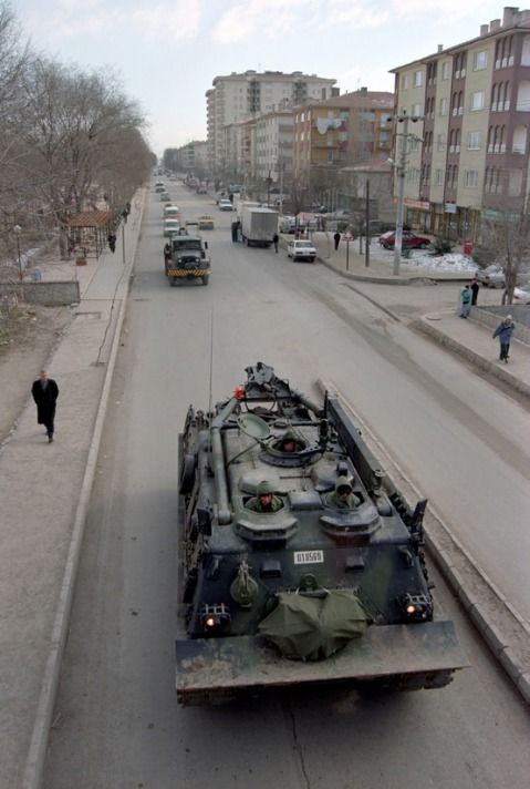 Çevik Bir, Evren'in yaveri çıktı
