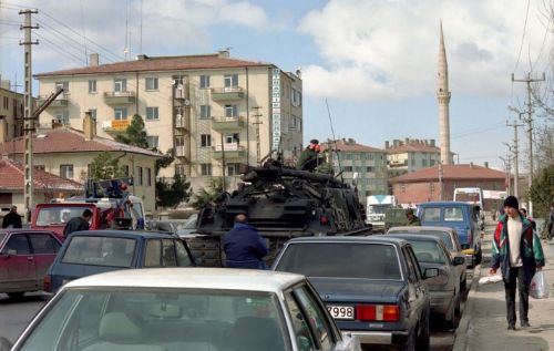 Çevik Bir, Evren'in yaveri çıktı