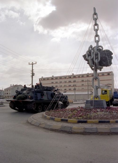 Çevik Bir, Evren'in yaveri çıktı