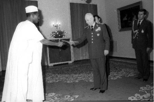 Çevik Bir, Evren'in yaveri çıktı