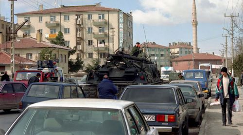 Çevik Bir, Evren'in yaveri çıktı