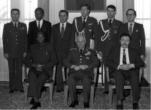 Çevik Bir, Evren'in yaveri çıktı