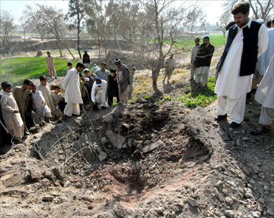 Pakistan'da intihar saldırısı: 40 ölü