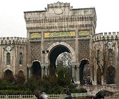 İÜ'de başörtü gerilimi