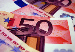 Euro, dolar karışısında yükseliyor