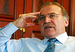 'Ekonomik istikrar siyasete bağlı'