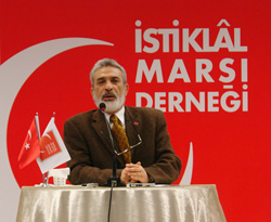 İsmet Özel: AK Parti kapanamaz!