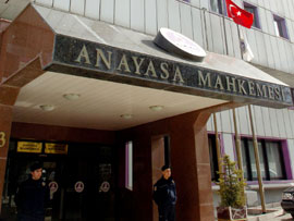 Gözler Anayasa Mahkemesi'nde