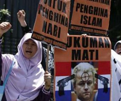 'Fitne' ye karşı Türkiye'de pretesto gösterisi