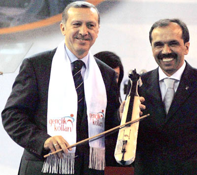 Başbakan üç çocukta ısrarlı