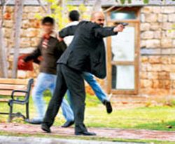 Senaryo aynı, figüranlar farklı