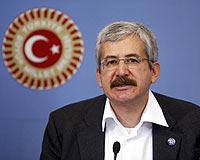 Demokrasisiz Cumhuriyet de laiklik de olmaz