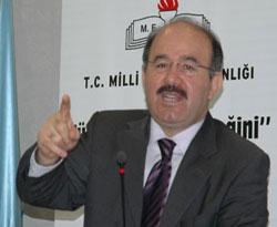 Çelik: CD gösterisi provokatif amaçlı