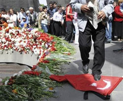 Ermenistan bayrağı yakma girişimi