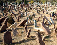 Pasinler'deki meçhul mezarların sırrı çözülüyor