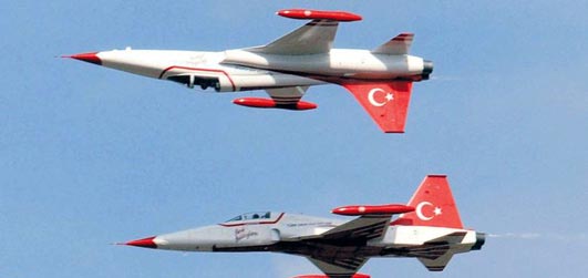 Türk yıldızları Diyarbakır'da büyüledi