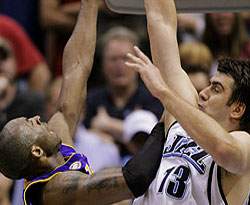 Okur'lu Jazz Lakers'ı yendi