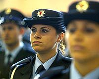 Bayan polislere %10 barajı