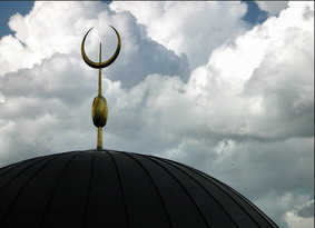 Bardan çıkıp camiye saldırdılar