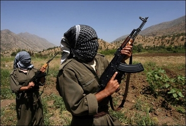 PJAK İran'a saldırdı: 8 görevli öldü