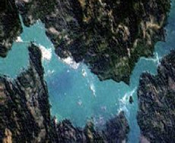 Çin?de artçılar ve göl tehlikesi sürüyor