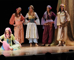 Kanlı Nigar, Broadway'de sergilendi