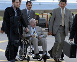 Eski Başbakan Erbakan'ın maaşına haciz