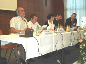 Modernist Tarihselci Kur'an sempozyumu