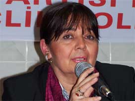 Sevgi Erenerol, HKK'da subaylara brifing vermiş