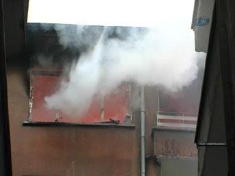 Üsküdar'da PTT binasında yangın