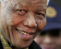 90 yaşındaki Mandela hapse girdi!