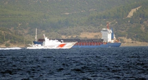 'Dallas' Çanakkale Boğazı'ndan geçti
