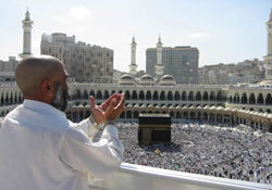 Kabe'den teravih İngilizce ve Fransızca yayınlanacak