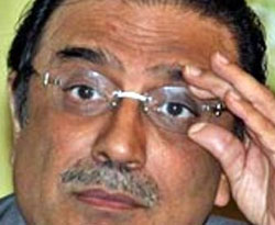 ?Zardari Müşerref?i mumla aratacak?