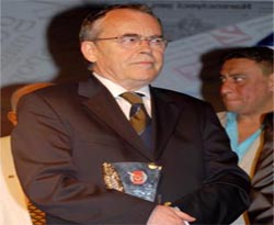 Hürriyet yazarı çözümü buldu...!