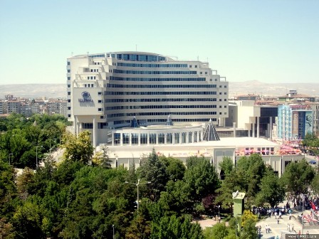 Bir varmış bir yokmuş bir Hilton varmış...