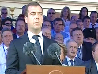 Medvedev: Gürcüler ile Ruslar kardeştir