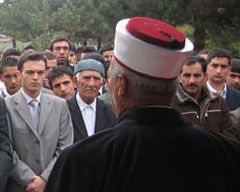 Olgunlaşma enstitüsünden imamlara cübbe ve fes