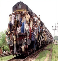 Hindistan'da 15 tren soyguncusu zehirli gazdan öldü