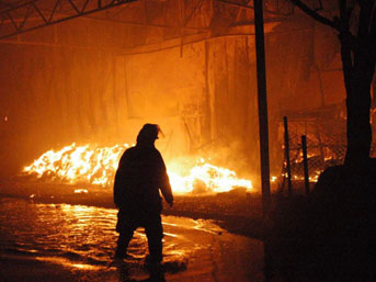 Isparta'da iftar çadırı yakıldı