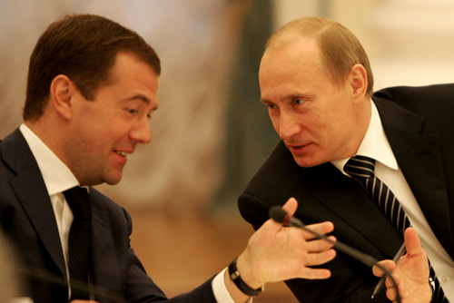 Putin ve Medvedev?e olan güven artıyor