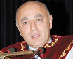 Rektör Bey'in 70 marifeti