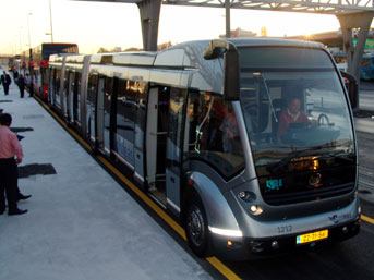 Metrobüste yangın çıktı
