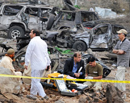 Pakistan polisine bombalı saldırı: 25 ölü
