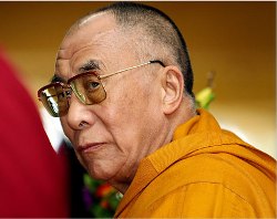Dalai Lama hastaneye kaldırıldı