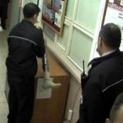 Kızgın borçlu protez bacağını verdi