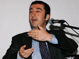 Cem Özdemir'e yeşil darbe