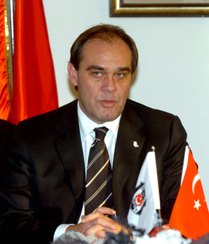 Beşiktaş Başkanı umut dağıttı