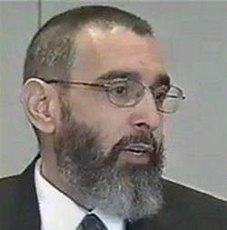 Bush muhalifi Müslüman fizikçi kovuldu