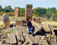 Büyük Selçuklu Mezarlığı yok oluyor